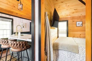 Room - Lavish Little Lodge (Conway)