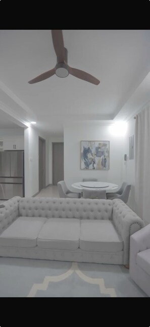 Living area - Spacious 2-bedroom apartment in serene Kingston with AC , pool , and gym access (Kingston)