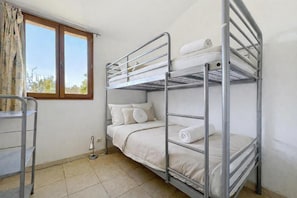 Room - Authentic farmhouse, pool, garden, near the beaches (Villelongue-de-la-Salanque)