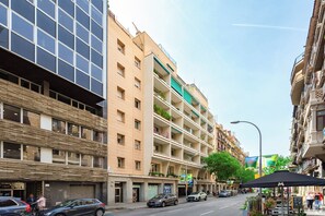 Exterior - Elegant Eixample Penthouse with Private Terrace & City Views (Barcelona)