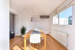 Dining - Elegant Eixample Penthouse with Private Terrace & City Views (Barcelona)