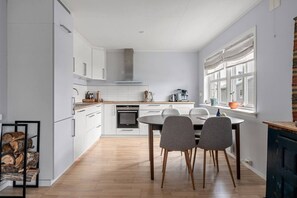 Comfortable sofa arrangement perfect for unwinding, planning, and enjoying quiet evenings in - Tromsø 80 m² Apartment with balcony sea view (Tromsø)