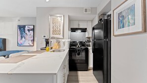 Private kitchen - Apex Executive Apartments - Great Northern BLVD (Austin)