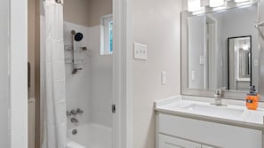 Bathroom - Apex Executive Apartments - Great Northern BLVD (Austin)