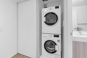 Interior - Heart of Downtown - 2BR - Near Dundas Square (Toronto)