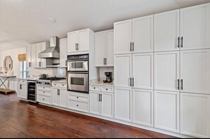 Private kitchen - Luxury Coastal Retreat/Private Pool/Lanai/Fire Pit/ Community Pool (Destin)