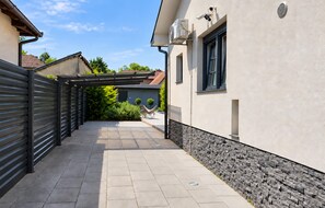 Outside - Beautiful home in Slatina with sauna (Slatina)