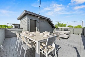 A rooftop patio with a dining table set for four, outdoor seating, and a barbecue grill. - 2 Homes, Sleeps 18 - Rooftop, Garage, 3 mi Broadway (Nashville)