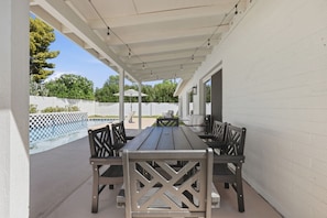 A covered patio with a pool table, chairs, and a dining table. - Desert Sonrisa - Scottsdale Modern Home 3BR Pool (Scottsdale)