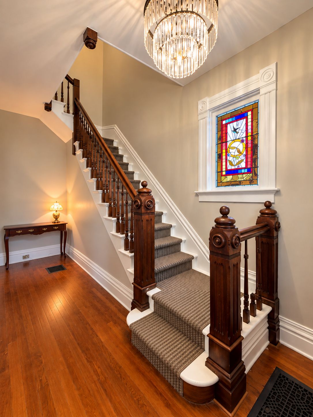 A staircase with wooden balusters and a carpeted landing.