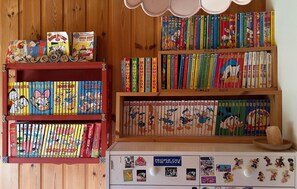 A collection of books with Donald Duck and other characters on the covers, arranged on shelves. - Amazing home in Passebekk with house a panoramic view (Passebekk)