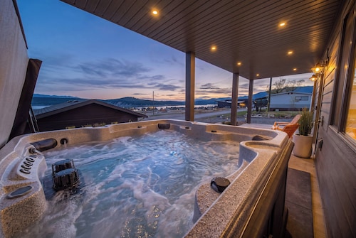 Koocanusa Retreat - Lake Days and Ski Getaways