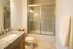 Bathroom - New Modern Home 10 Mins to WEC & Equestrian Center (Ocala)