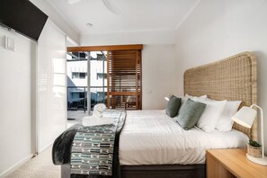 Room - 2 Bedroom Pool Entry Apartment (Kings Beach)