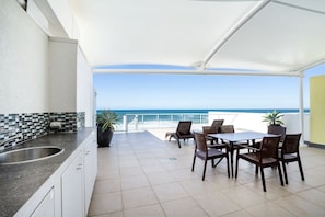 Outdoor dining - 2 Bedroom Oceanfront Rooftop (Kings Beach)