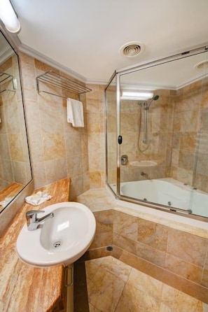 Bathroom - 2 Bedroom Oceanfront Rooftop (Kings Beach)
