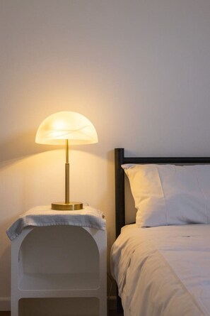 A bed with white bedding and a nightstand with a lamp. - Sunnybank Hills Escape | 2BR Near Sunnybank Plaza (Sunnybank Hills)