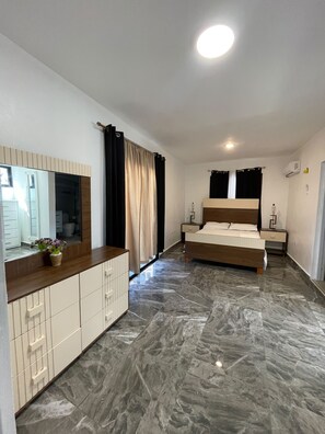 A bedroom with a bed, bedside tables, a mirror, and a dresser. - 3-bedroom house in wonderful Bonao with big pool (Bonao)