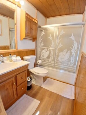 Bathroom - Charming cabin in the woods — Big Bear Lake, sleeps 8, fenced yard & BBQ (Big Bear)