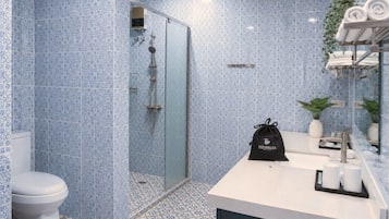 Un baño con ducha, inodoro y lavamanos.