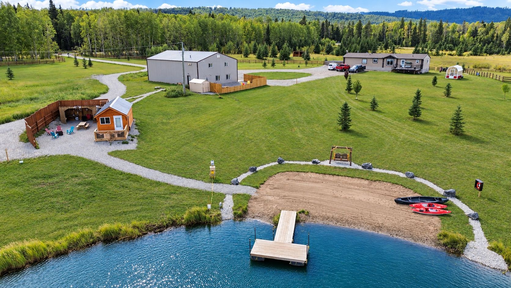 Une propriété au bord du lac, dotée d’un quai, d’une cabane en bois et d’une grande grange.
