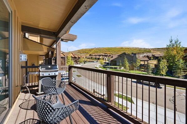 Outdoor dining - Black Rock Ridge 14457 (Hideout)