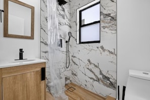 Bathroom - Newly Renovated Studio | Near Beach & Downtown #6 (Hollywood)