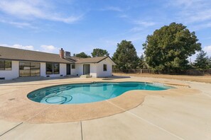 A residential property with a swimming pool, a detached house, and a fenced yard. - Welcome to your private retreat situated on over an acre lot with pool/spa (Visalia)