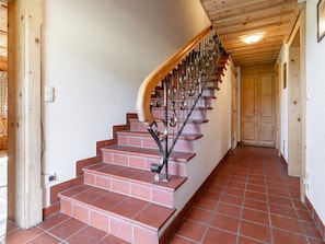 A wooden staircase with a metal railing leading to a door. - Tyrolean farmhouse apartment with terrace (Kirchberg in Tirol)