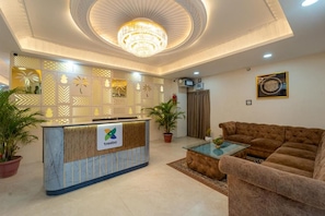 Lobby - Treebo Golden Palm, Civil Lines (Jabalpur)
