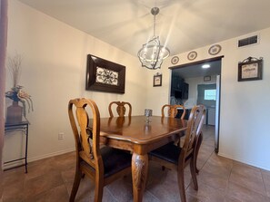 Dining - Secluded comfort 4 bedroom Guesthouse located right in between Roma & Rio Grande (Rio Grande City)
