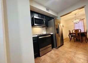 Private kitchen - Secluded comfort 4 bedroom Guesthouse located right in between Roma & Rio Grande (Rio Grande City)