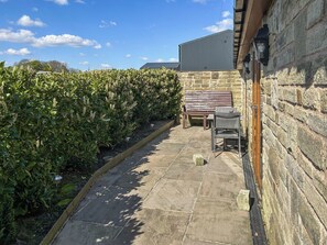 A stone wall, a bench, a table, and a narrow pathway. - Springwood Cottage - UKC9437 (Holmesfield)