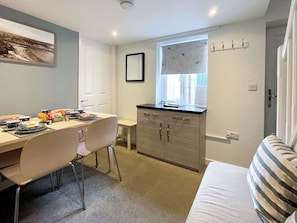 A compact living space with a kitchenette, dining area, and a bed. - 2 bedroom accommodation in Whitby (Whitby)