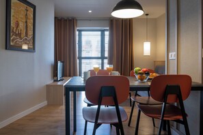 Dining - MH Apartments Plaza Europa (L'Hospitalet de Llobregat)