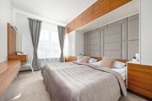 A modern bedroom with a large bed, wooden headboard, and a built-in wardrobe. - Warsaw | Zwycięzców 40 | Comfortable Apartment | Remote Work (Warszawa)