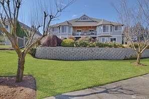 Welcome to spacious, beautiful home (Graham, USA): Reviews & Deals | Wotif