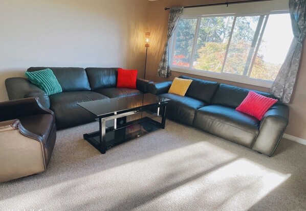 Living area - Mali View Home in Salt Spring 
A block from ocean (Salt Spring Island)