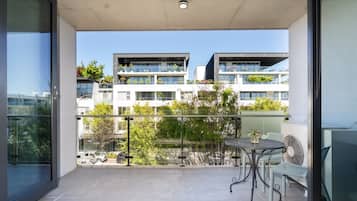 Step outside and enjoy the fresh air from the private balcony, a lovely spot to sit back, relax and take in the leafy surroundings.