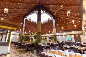 Dining - IBC Honeydew Exotica Resort (Thogarihankal)