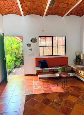 Interior - Bungalow with a terrace and patio, located one and a half blocks from the beach; very cozy (Lo de Marcos)