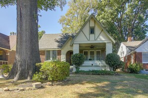 A single-story house with a gabled roof, a front porch, and a chimney. - Midtown Memphis Home w/ Home Gym & Office (Memphis)