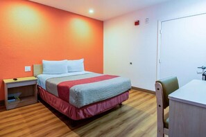A hotel room with a bed, a desk, and a chair. - 1 Full Bed | Mobility Access Tub, Nsmk (Bakersfield)