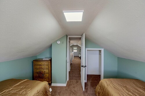 Fully Remodeled Home, 7 Mi to Roaring River!