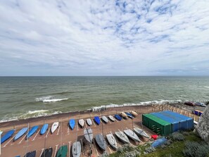 A beach with rows of boats and a parking area. - Barnaby's Lodge - UK51951 (Broadstairs)