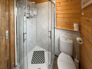 Shower room | Log Cabin Four - Bacchus, Sutton-on-Sea - Log Cabin Four - UK51962 (Sutton-on-Sea)