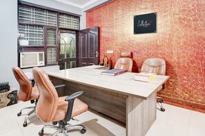 Dining - Hotel O  AQUA INN (Gurgaon)