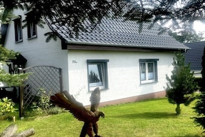 A house with a white exterior, a number '53' on the wall, and a metal gate. - Holiday home in Bansin with swimming pool (Bansin)