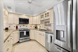 Kitchen - #1404 Seychelles Oceanfront Traffic Free Beach (Daytona Beach Shores)