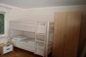 A bunk bed with a wooden wardrobe beside it. - Holiday home by the sea (Fehmarn)